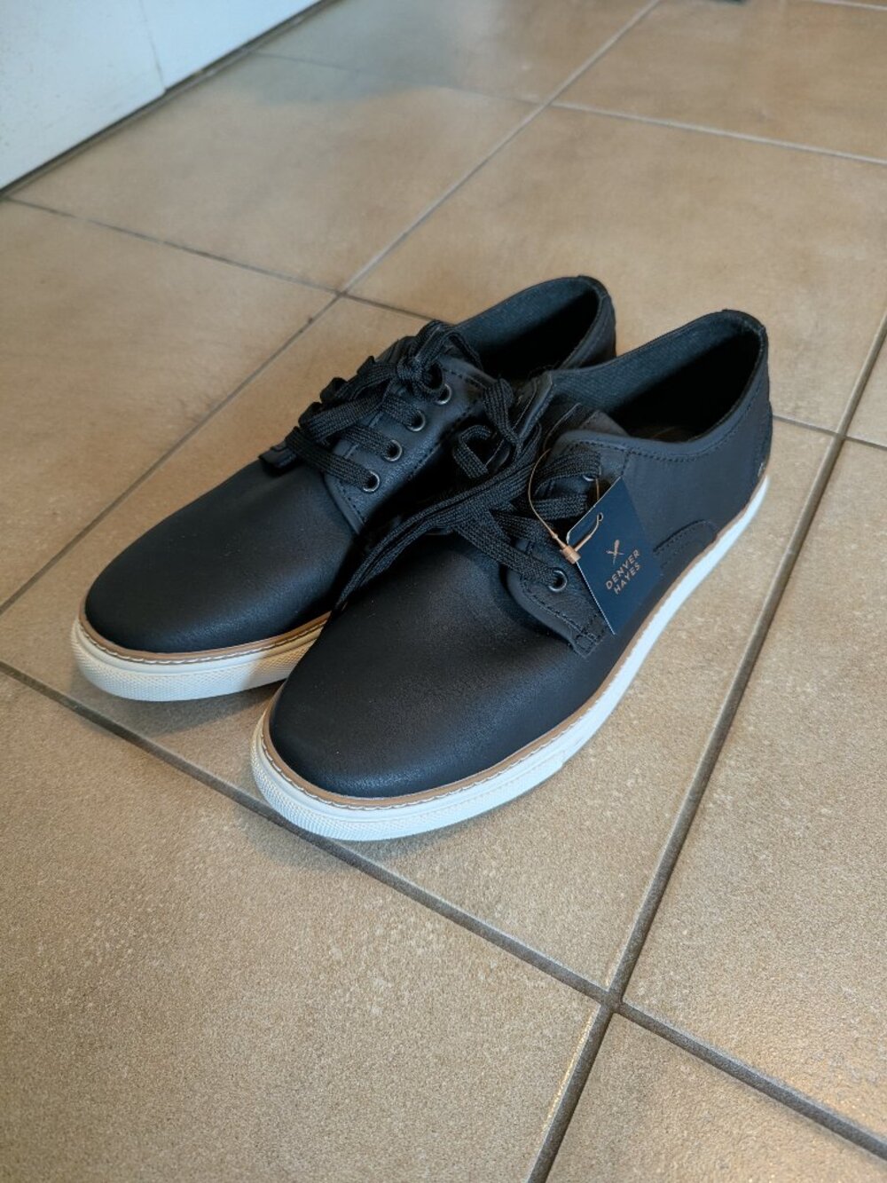 Denver Hayes men's shoes. NWT